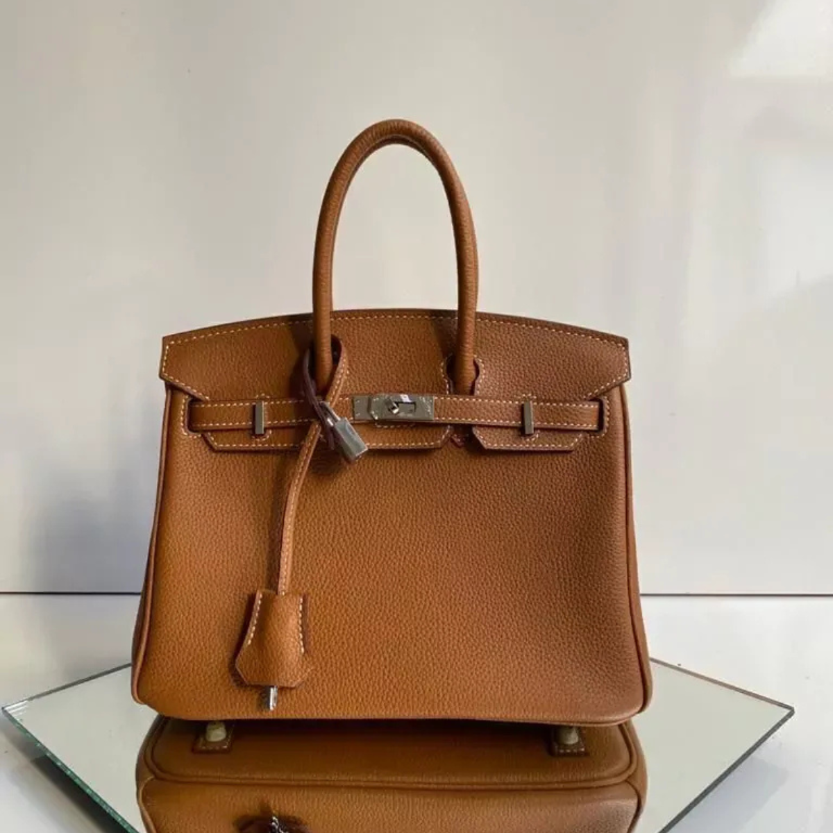 HERMÈS BIRKIN 25 HSS CRAIE/GRIS TOURTERELLE AUS TOGO-LEDER MIT BESCHLÄGEN AUS GEBÜRSTETEM GOLD